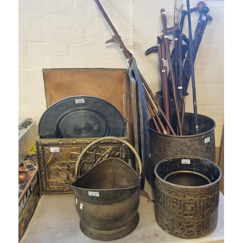 407 - Collection of metalware to include: brass coal scuttle, brass log bins, trivet stands, coal box, bra... 