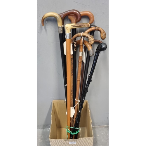 439 - Collection of assorted walking sticks and canes, bamboo, ebonised etc. with horn and other handles, ... 