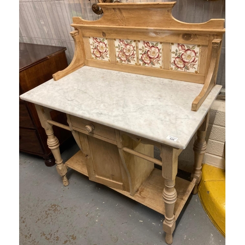 449 - Edwardian marble top wash stand with floral tiled back and under tier.  92cm wide approx.  (B.P. 21%... 