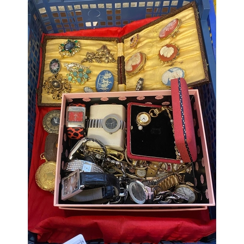 168 - Collection of watches, pocket watches, vintage and other brooches etc.
(B.P. 21% + VAT)