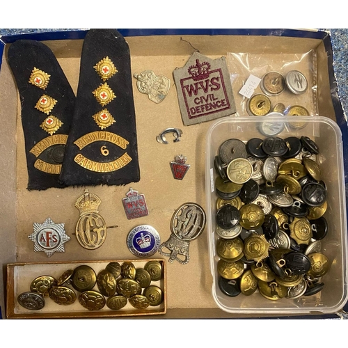 180 - Tray of assorted military buttons, Red Cross shoulder flashes, assorted Voluntary Service, pin badge... 