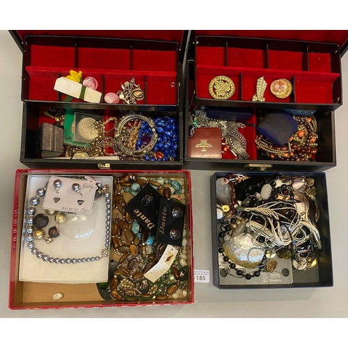 185 - Box of assorted costume and other jewellery; jewellery boxes, earrings, bracelets, brooches, small c... 