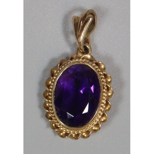 334 - 9ct gold pendant inset with purple faceted oval stone.  3.9g approx.  (B.P. 21% + VAT)