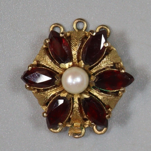 337 - 9ct gold garnet and pearl pendant of flowerhead form.  6g approx.  (B.P. 21% + VAT)