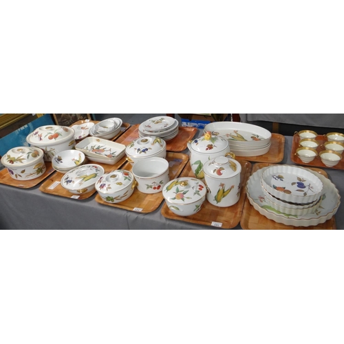 386 - Eight trays of mostly Royal Worcester 'Evesham' design oven to tableware to include: flan dishes, li... 