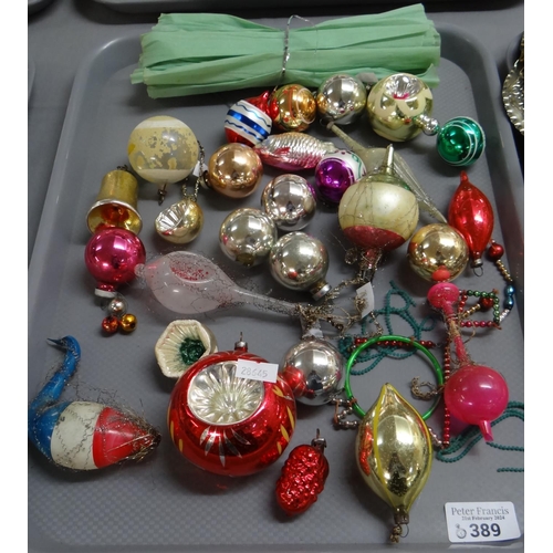 389 - Tray of vintage Christmas decorations mainly glass baubles and a fish decoration.
(B.P. 21% + VAT)