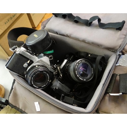 418 - Camera bag containing various vintage cameras and equipment to include: Minolta X300S, Pentax ME Sup... 