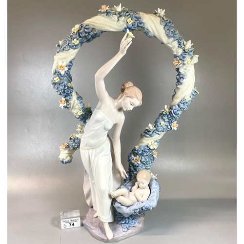 74 - Lladro Spanish porcelain figure group 6571 'Rebirth'. With original box. 
(B.P. 21% + VAT)