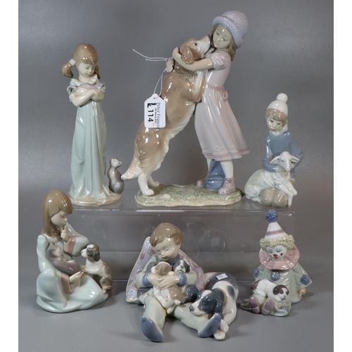 114 - Collection of Lladro Spanish porcelain figurines and figure group with animals: cats, dogs, Pierrot ... 