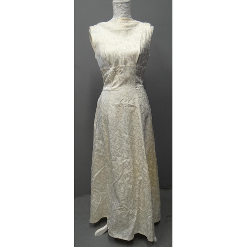 426 - Vintage 50's Selincourt Couture brocade cream wedding dress with bow to the back. 
(B.P. 21% + VAT)