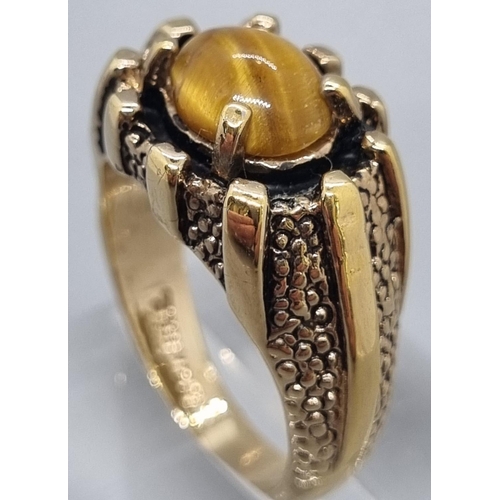 163 - 14ct gold ring inset with tiger's eye cabochon stone, ring size S. Weight 10.4g approx.
(B.P. 21% + ... 