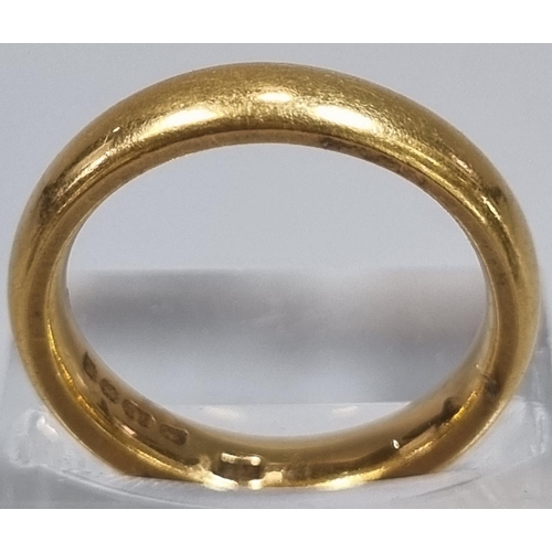 164 - 22ct gold wedding band. 9.5g approx. Ring size N. 
(B.P. 21% + VAT)