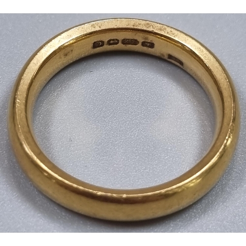 164 - 22ct gold wedding band. 9.5g approx. Ring size N. 
(B.P. 21% + VAT)