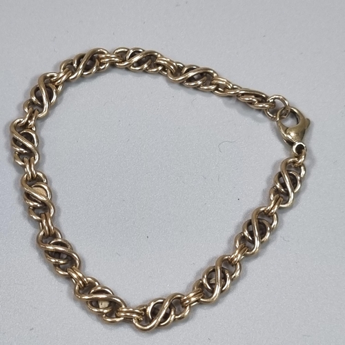 183 - 9ct gold curb link design ladies bracelet. 19.5cm long approx. 12.2g approx.
(B.P. 21% + VAT)