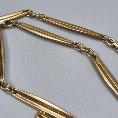 206 - Early 20th Century 18ct gold Albert pocket watch chain with T bar. 22.3g approx. 
(B.P. 21% + VAT)