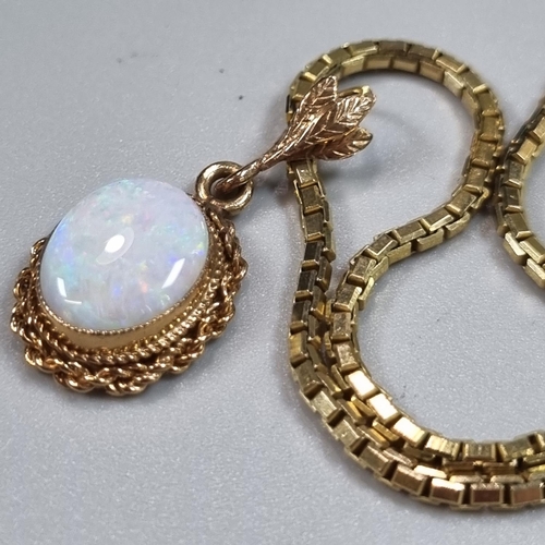 208 - 9ct gold chain or necklace with opal cabochon stone pendant in gold mount. 38cm long, 8.6g approx.
(... 