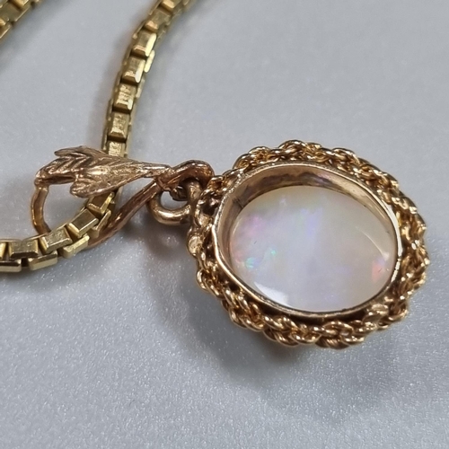 208 - 9ct gold chain or necklace with opal cabochon stone pendant in gold mount. 38cm long, 8.6g approx.
(... 