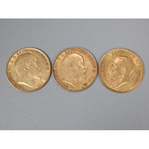 228 - Two Edward VII gold half sovereigns dated 1905 and 1907. Together with a George V gold half sovereig... 