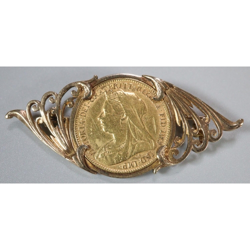 231 - Late Victorian gold half sovereign in 9ct gold foliate design brooch mount. 7.6g approx.
(B.P. 21% +... 