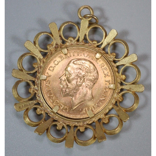 238 - George V gold full sovereign inset in ornate 9ct gold pendant mount, the sovereign dated 1932. 13g a... 