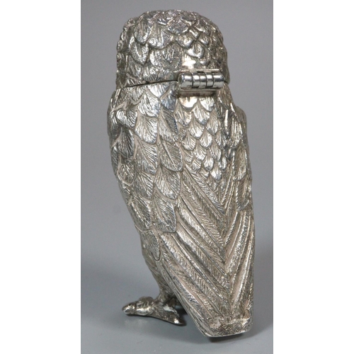 158 - Queen Elizabeth II silver novelty mustard pot in the form of an owl, by William Comyns, London, 1975... 