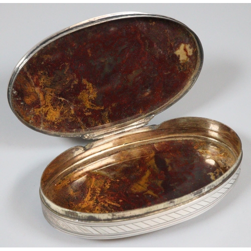 159 - Late 18th/early 19th century moss agate and white metal snuff box, of oval form. 8x4.5cm approx. 
(B... 