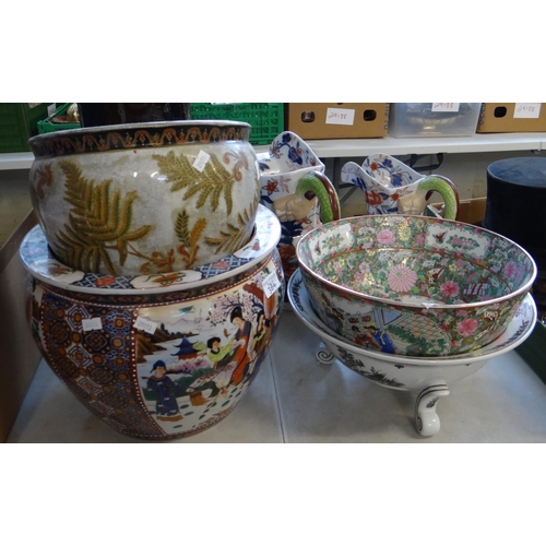 384 - Seven ceramic items to include: modern Chinese polychrome and another centre bowl, oriental design p... 