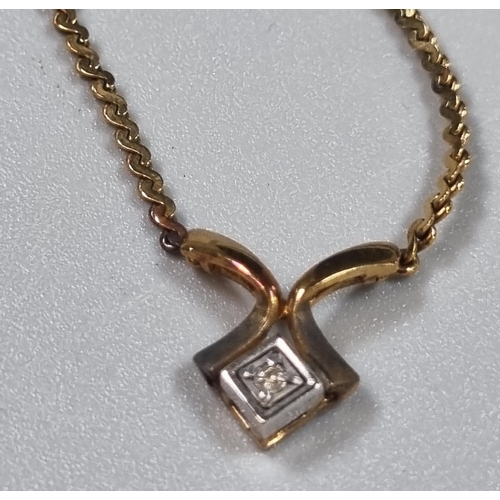 239 - 9ct gold chain with small pendant.  5g approx.  (B.P. 21% + VAT)