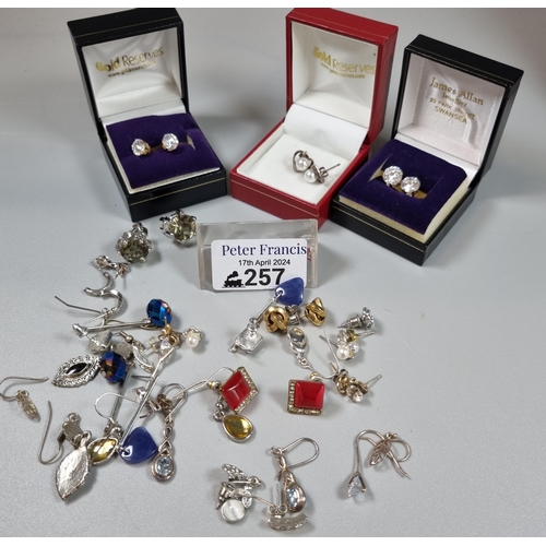 257 - Collection of assorted earrings, pearls, clear and coloured stones etc.  (B.P. 21% + VAT)