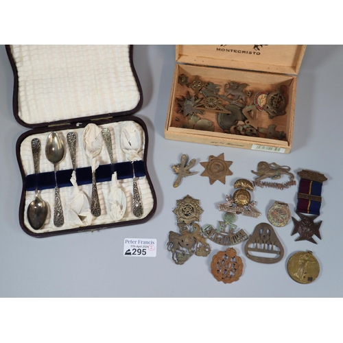 295 - Small wooden cigar box containing assorted Military insignia, a WWI Victory Medal awarded Private W ... 