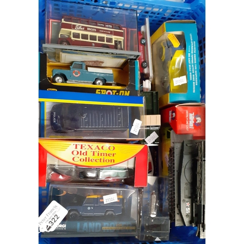 322 - Tray of diecast model and other vehicles in original boxes to include: Corgi, Land Rover, Corgi Ford... 