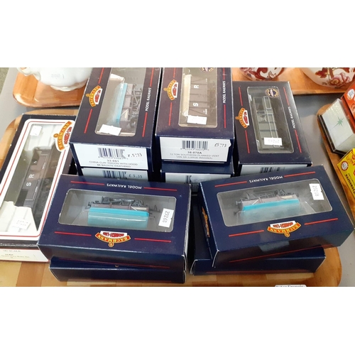 328 - Collection of OO gauge Bachmann Branch-line wagons in original boxes together with another Bachmann ... 