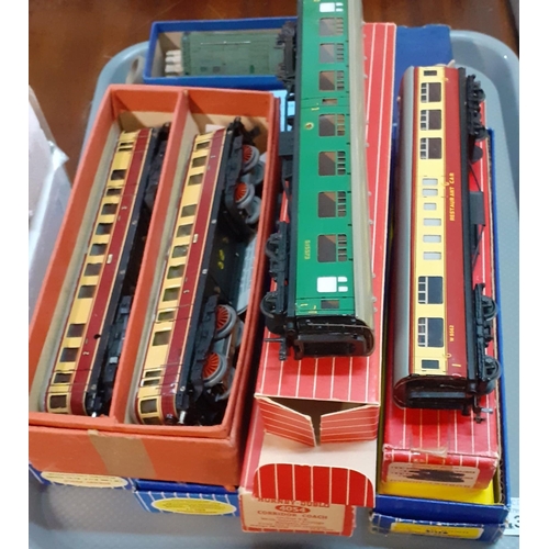 339 - Collection of Hornby Dublo rolling stock, mainly in original boxes to include: 3231 shunting Locomot... 