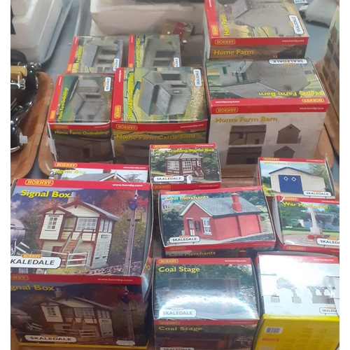 355 - Large collection of Hornby Skaledale buildings, all in original boxes to include: the Vicarage, Holl... 