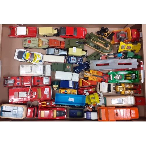 371 - Three trays of assorted playworn and boxed diecast and other model vehicles including: helicopters, ... 