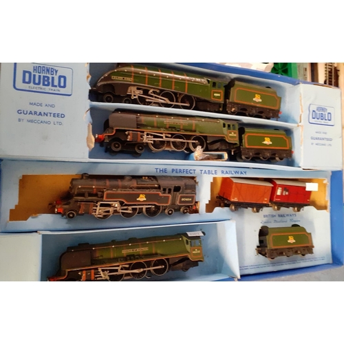 386 - Hornby Dublo OO gauge The Perfect Table Railway electric train set in original box together with two... 