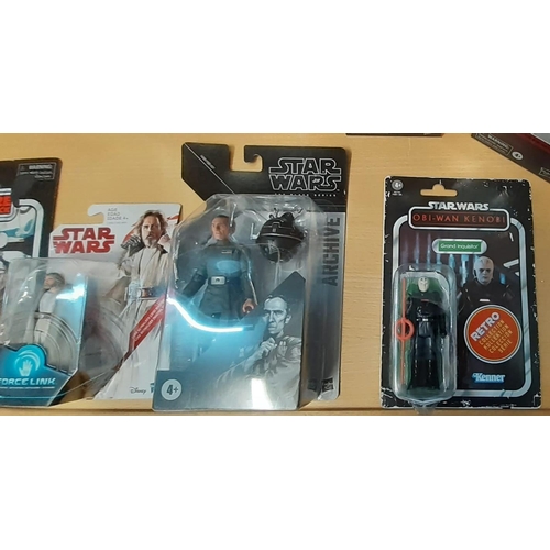 399 - Collection of Star Wars figures, all in original packaging to include: Princess Leia Organa, Hans So... 