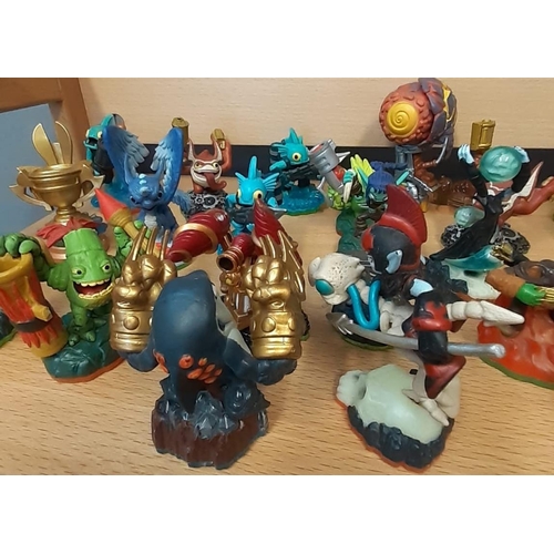 402 - Large collection of Skylander character figures to include: First Series 2011 Original Spyro's Adven... 