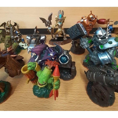 402 - Large collection of Skylander character figures to include: First Series 2011 Original Spyro's Adven... 