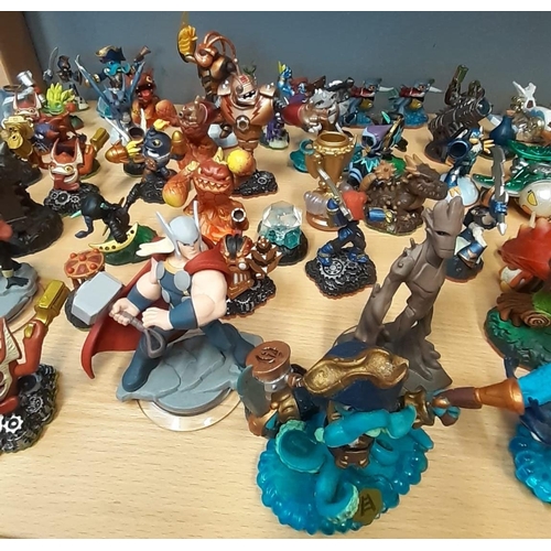 402 - Large collection of Skylander character figures to include: First Series 2011 Original Spyro's Adven... 