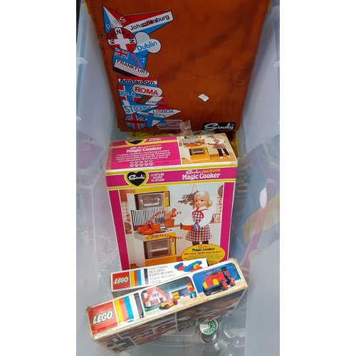 409 - Box of toys to include: Lego 3 Basic Set in original box, Sindy's Electric Magic Cooker in original ... 