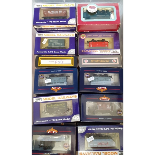 415 - Plastic box of Bachmann Branch-Line and Dapol OO scale model railways items, all in original boxes. ... 