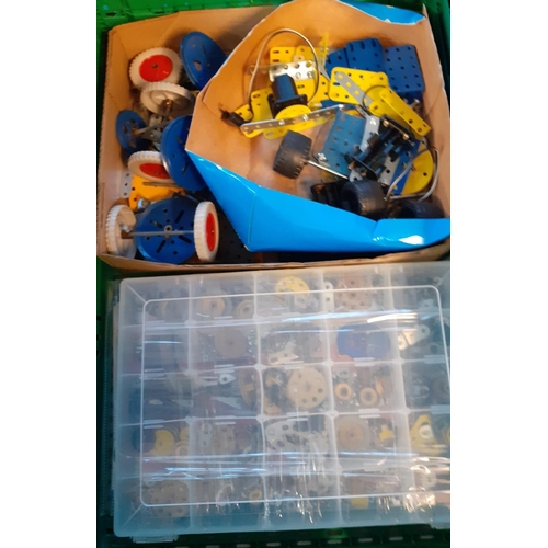 421 - Vintage suitcase comprising vintage Meccano, instructions, motors, wheels, tools etc. together with ... 