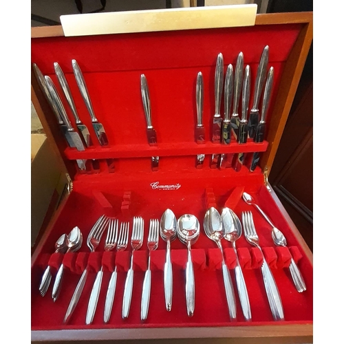 443 - Cased canteen of silver plated cutlery marked 'Community' together with a box of oddments to include... 