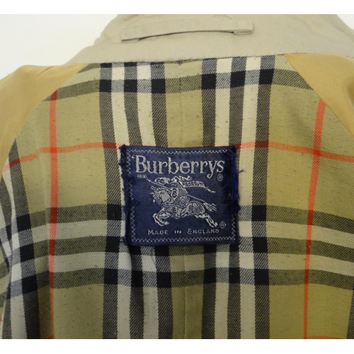 462 - Vintage 1980's Macintosh with Burberrys label and plaid lining.
(B.P. 21% + VAT)