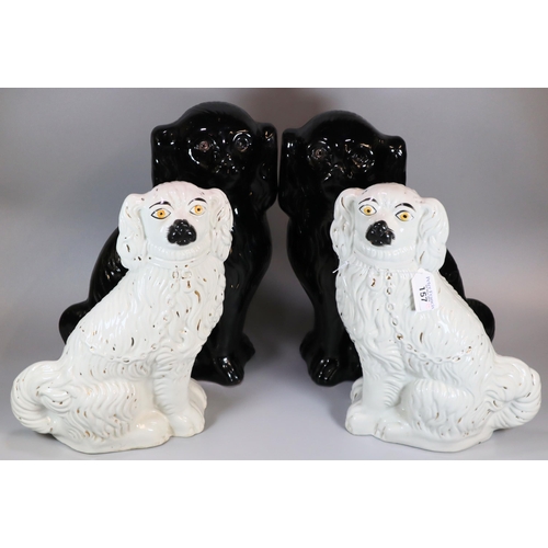 157 - Two pairs of Staffordshire pottery seated fireside Spaniels; one black pair with glass eyes. (4)
(B.... 