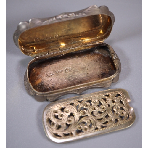 200 - 19th century silver vinaigrette with engraved floral designs, by Nathaniel Mills, the top marked 'Fr... 