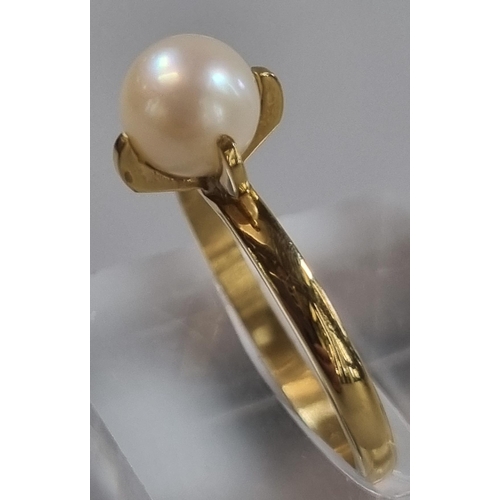 231 - 18ct gold pearl ring.  3.6g approx.  Size Q.   (B.P. 21% + VAT)