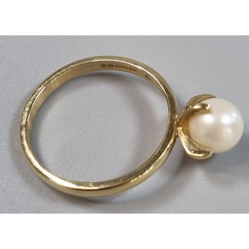 231 - 18ct gold pearl ring.  3.6g approx.  Size Q.   (B.P. 21% + VAT)