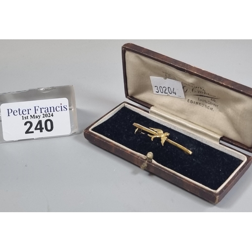 240 - 9ct gold swallow bar brooch.  1g approx.   (B.P. 21% + VAT)